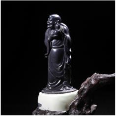 紫袍玉石 摆件《报喜罗汉》 巧色运用极佳 雕工精细 难得收藏品