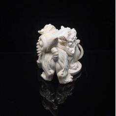 狮子摆件 猛犸象牙顶尖白冰料 大师雕刻 带有赤子落款 狮子百兽之王