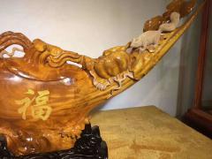  鼠年聚福 小叶桢楠（金丝楠帝王木） 【规格】高52 宽94 厚16  重12斤  【特点】家具烘干老料，精雕细琢聚福，聚财。送礼、收藏、居家摆设理想选择！