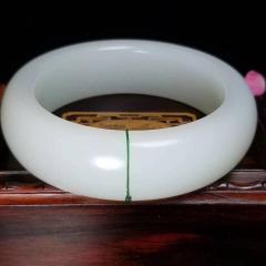 和田玉老坑极品羊脂白玉手镯   白度一级   玉质细腻油润   过灯无裂无杂无结构   完美品质   圈口56条宽19重101.6克