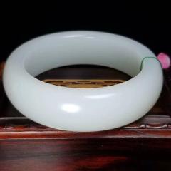 和田玉老坑极品羊脂白玉手镯   白度一级   玉质细腻油润   过灯无裂无杂无结构   完美品质   圈口56条宽19重101.6克