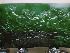 【八骏图】精品和田碧玉大摆件 八骏奔腾 玉质温润细腻 油性十足 雕工线条简约干练，刻画逼真、骏马神气俊朗，大气非凡。塑造了千姿百态、倜傥洒脱的马，或奔腾跳跃、或回首长嘶，或腾空而起、四蹄生烟。 看视频！