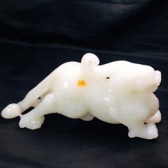 馆藏级传世作品！和田羊脂玉籽料大料精雕！大貔貅！上古神兽！霸气威武！你的收藏柜里肯定缺少这么一件镇宅的重器！一块大油膏料，价格超值特惠！克重476克！