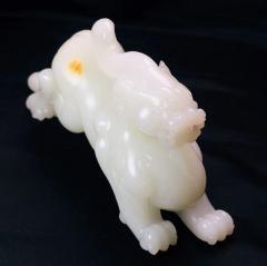馆藏级传世作品！和田羊脂玉籽料大料精雕！大貔貅！上古神兽！霸气威武！你的收藏柜里肯定缺少这么一件镇宅的重器！一块大油膏料，价格超值特惠！克重476克！