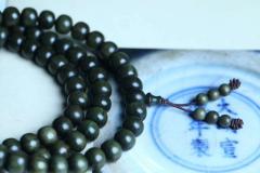 手串 纯正印度老山檀香阴沉，秒沉水，老型珠原料油性十足、密度极高，因此埋藏土里千年不腐，乃檀香界的钻石！