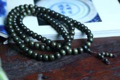 手串 纯正印度老山檀香阴沉，秒沉水，老型珠原料油性十足、密度极高，因此埋藏土里千年不腐，乃檀香界的钻石！