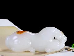 【羊脂玉.马到成功】收藏级！羊脂玉马手把件 玉质温润细腻 油性十足 精工雕琢 骏马神韵非凡，雕刻细致生动。