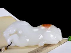 【羊脂玉.马到成功】收藏级！羊脂玉马手把件 玉质温润细腻 油性十足 精工雕琢 骏马神韵非凡，雕刻细致生动。