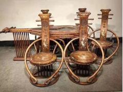 精品黄花梨琵琶茶桌 细节到位长173厘米，宽83厘米,高72厘,椅子长45厘米，宽45厘米,前高40厘米,后背高地103厘米，宝珍售