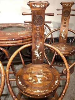 精品黄花梨琵琶茶桌 细节到位长173厘米，宽83厘米,高72厘,椅子长45厘米，宽45厘米,前高40厘米,后背高地103厘米，宝珍售