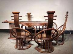 精品黄花梨琵琶茶桌 细节到位长173厘米，宽83厘米,高72厘,椅子长45厘米，宽45厘米,前高40厘米,后背高地103厘米，宝珍售