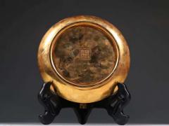 清 铜鎏金龙凤纹赏盘。 规格：口径18cm 重773g 鎏金龙凤赏盘，精料细工，精美绝伦，纹饰精美，工艺精湛，盘中纹龙凤纹，寓意好，底部落款“乾隆年制”，鎏金厚重，收藏极品。