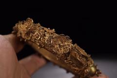 清代，银鎏金掐丝双龙戏珠手镯 规格：高2.5cm直径10cm重93g 藏品以纯银制、器体鎏金工艺、工艺精湛，錾刻双龙戏珠纹饰，做工精细考究，金水保存完好，佩戴效果极佳。品相一流，值得收藏。2