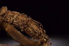 清代，银鎏金掐丝双龙戏珠手镯 规格：高2.5cm直径10cm重93g 藏品以纯银制、器体鎏金工艺、工艺精湛，錾刻双龙戏珠纹饰，做工精细考究，金水保存完好，佩戴效果极佳。品相一流，值得收藏。2