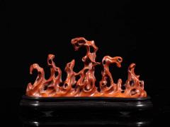 晚清 黄杨木镂空山子香薰。 规格：高12cm 长19cm 重338.5g。珍贵黄杨木材质，镂空透雕奇石山子形状，可做文房笔架，形制优雅古朴、包浆浑厚细腻，文房收藏佳品。