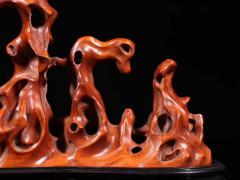 晚清 黄杨木镂空山子香薰。 规格：高12cm 长19cm 重338.5g。珍贵黄杨木材质，镂空透雕奇石山子形状，可做文房笔架，形制优雅古朴、包浆浑厚细腻，文房收藏佳品。