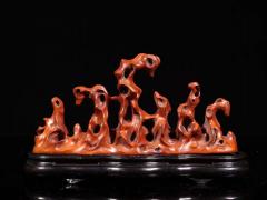 晚清 黄杨木镂空山子香薰。 规格：高12cm 长19cm 重338.5g。珍贵黄杨木材质，镂空透雕奇石山子形状，可做文房笔架，形制优雅古朴、包浆浑厚细腻，文房收藏佳品。