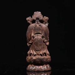 旧藏 沉香雕财神摆件。 规格：高19cm 宽7cm 重181.5g，取料上乘，纹理清晰，香气淡雅迷人，财神五官清晰，面容饱满，双目凝视，头戴冠冕，衣饰折叠自然，手持如意，神韵十足。