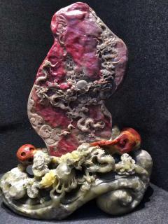 昌化鸡血石 题材：龙行天下 尺寸：33/29-11厘米 