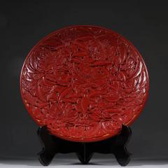 回流 布胎剔红雕花盘。 规格：直径30.5cm 重783g 整器雕刻，高端大气，采用镂空穿雕技法，雕刻工艺精湛，皮壳老辣品相极佳