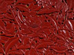 回流 布胎剔红雕花盘。 规格：直径30.5cm 重783g 整器雕刻，高端大气，采用镂空穿雕技法，雕刻工艺精湛，皮壳老辣品相极佳