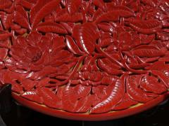 回流 布胎剔红雕花盘。 规格：直径30.5cm 重783g 整器雕刻，高端大气，采用镂空穿雕技法，雕刻工艺精湛，皮壳老辣品相极佳