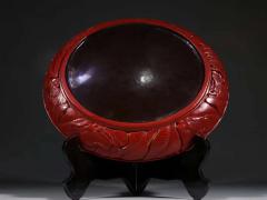 回流 布胎剔红雕花盘。 规格：直径30.5cm 重783g 整器雕刻，高端大气，采用镂空穿雕技法，雕刻工艺精湛，皮壳老辣品相极佳