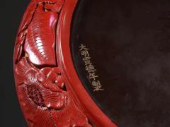 回流 布胎剔红雕花盘。 规格：直径30.5cm 重783g 整器雕刻，高端大气，采用镂空穿雕技法，雕刻工艺精湛，皮壳老辣品相极佳