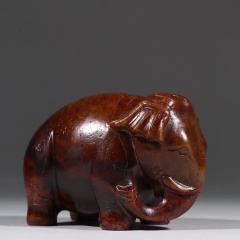 旧藏 和田玉大象。 规格：高7cm 宽10.2cm 重681.5g 老和田玉料，整体受沁深邃，质地坚韧缜密，滋润饱满、油脂突出，圆雕传统，大象雕饰传神，寓意太平有象，线条流畅，视觉漂亮，极具价值高。