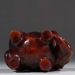 旧藏 和田玉大象。 规格：高7cm 宽10.2cm 重681.5g 老和田玉料，整体受沁深邃，质地坚韧缜密，滋润饱满、油脂突出，圆雕传统，大象雕饰传神，寓意太平有象，线条流畅，视觉漂亮，极具价值高。