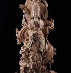 《童子拜观音》 【规格】高112*宽38*厚20【简述】采用天然印尼沉香，花香浓郁，雕工精湛，观音面相慈祥端庄，衣质流畅，人物栩栩如生，童子活泼可爱，送礼自留都合适，【寓意】祈求平安，普度众生，虔诚，感恩，子孙昌盛[合十]  13