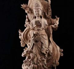 《童子拜观音》 【规格】高112*宽38*厚20【简述】采用天然印尼沉香，花香浓郁，雕工精湛，观音面相慈祥端庄，衣质流畅，人物栩栩如生，童子活泼可爱，送礼自留都合适，【寓意】祈求平安，普度众生，虔诚，感恩，子孙昌盛[合十]  13