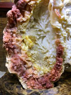 孤品，潭门独一件，千年一遇，传世之作，稀有大规格52公分，【黄岩岛牛血红贝】摆件，非常稀有的颜色，苏工精雕，工艺非常好，巧雕立体感足，细节非常到位。寓意：【八星贺寿】工艺一流，品相完美，大师精心设计效果相当不错，喜欢收藏的朋友私信，配置海南