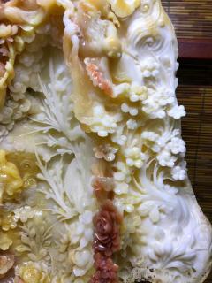 孤品，潭门独一件，千年一遇，传世之作，稀有大规格52公分，【黄岩岛牛血红贝】摆件，非常稀有的颜色，苏工精雕，工艺非常好，巧雕立体感足，细节非常到位。寓意：【八星贺寿】工艺一流，品相完美，大师精心设计效果相当不错，喜欢收藏的朋友私信，配置海南