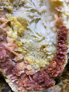 孤品，潭门独一件，千年一遇，传世之作，稀有大规格52公分，【黄岩岛牛血红贝】摆件，非常稀有的颜色，苏工精雕，工艺非常好，巧雕立体感足，细节非常到位。寓意：【八星贺寿】工艺一流，品相完美，大师精心设计效果相当不错，喜欢收藏的朋友私信，配置海南