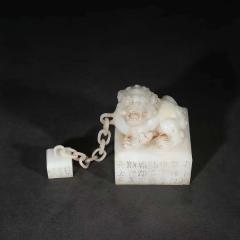 【和田玉狮钮玉链子母印章】 规格：长22cm 宽9cm 高11cm 重量3.6斤