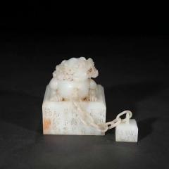 【和田玉狮钮玉链子母印章】 规格：长22cm 宽9cm 高11cm 重量3.6斤
