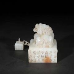 【和田玉狮钮玉链子母印章】 规格：长22cm 宽9cm 高11cm 重量3.6斤