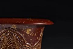 旧藏 铁红釉描金饕餮纹赏瓶  规格：高28cm口径10cm 通体铁红釉，釉色深邃，胎质坚实，器身饰饕餮纹，纹饰描金，做工精细，器型精美，底部落款清晰，釉色极美，收藏陈列精品！全品相