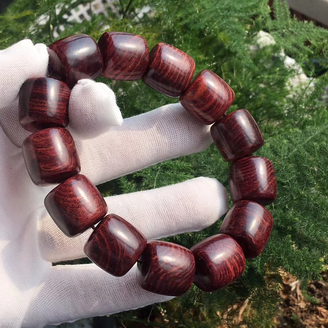 【王者荣耀】本想定价5800的收藏级，紫油梨桶珠霸气手串，天然虎皮纹，颜色酱紫，高油高密度，细腻温润如玉般质感，豪华18mm尺寸，高端场合亮眼吸睛