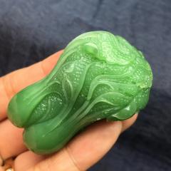 极品大漏，这是和田碧玉阳绿色白菜，招财进宝，守护平安，立体雕刻大气有型，品质非常牛，栩栩如生，大气完美，这款非常的给力哦，价格3200