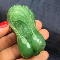 极品大漏，这是和田碧玉阳绿色白菜，招财进宝，守护平安，立体雕刻大气有型，品质非常牛，栩栩如生，大气完美，这款非常的给力哦，价格3200