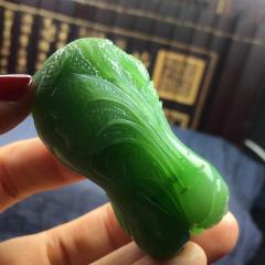 极品大漏，这是和田碧玉阳绿色白菜，招财进宝，守护平安，立体雕刻大气有型，品质非常牛，栩栩如生，大气完美，这款非常的给力哦，价格3200