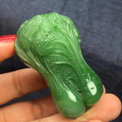 极品大漏，这是和田碧玉阳绿色白菜，招财进宝，守护平安，立体雕刻大气有型，品质非常牛，栩栩如生，大气完美，这款非常的给力哦，价格3200