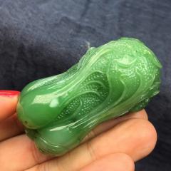 极品大漏，这是和田碧玉阳绿色白菜，招财进宝，守护平安，立体雕刻大气有型，品质非常牛，栩栩如生，大气完美，这款非常的给力哦，价格3200