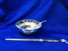 【每天一道特色菜】含s999纯银三件套，碗，筷子，勺子，还送一个高档大礼盒，送人自留都有范儿，今天限量12套，价格99，养生就是它～市场价都要到3000➕了 送礼就要送健康 那就选它保证不出错