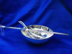 【每天一道特色菜】含s999纯银三件套，碗，筷子，勺子，还送一个高档大礼盒，送人自留都有范儿，今天限量12套，价格99，养生就是它～市场价都要到3000➕了 送礼就要送健康 那就选它保证不出错