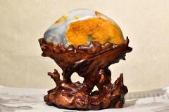 15000【富贵山居】和田玉籽料。玉质细腻油润，白度一级，雕工精湛，古风古韵，面风格恬淡安适。青山遥遥，远山层叠，流水潺潺 苍松叠翠之下，富贵山居之所，一股宁静致远的意蕴。           规格：170.125.38克重：981.7