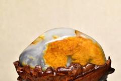 15000【富贵山居】和田玉籽料。玉质细腻油润，白度一级，雕工精湛，古风古韵，面风格恬淡安适。青山遥遥，远山层叠，流水潺潺 苍松叠翠之下，富贵山居之所，一股宁静致远的意蕴。           规格：170.125.38克重：981.7