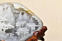 15000【富贵山居】和田玉籽料。玉质细腻油润，白度一级，雕工精湛，古风古韵，面风格恬淡安适。青山遥遥，远山层叠，流水潺潺 苍松叠翠之下，富贵山居之所，一股宁静致远的意蕴。           规格：170.125.38克重：981.7